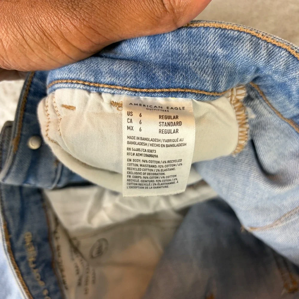 American Eagle Highest Rise 90s Boyfriend Carpenter Jeans Light Wash Blue Size 6